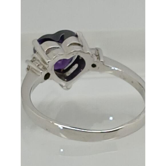 Vintage Ring Size 6 Silver Tone White Gold Plated Purple Sim Diamond CZ Heart - Picture 2 of 9